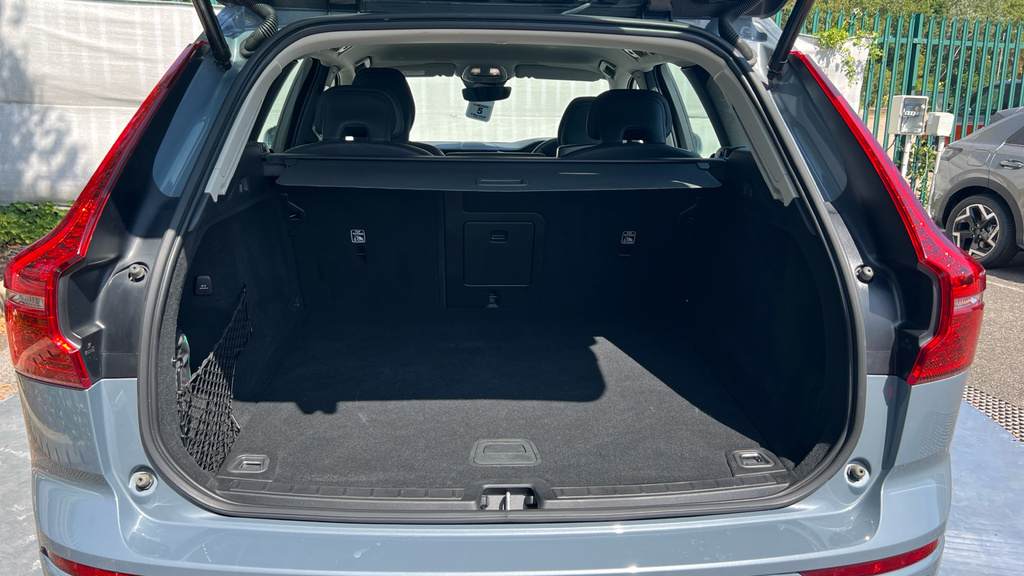 Volvo XC60 Ultimate, B5 Awd Mild Hybrid, Dark Black #15