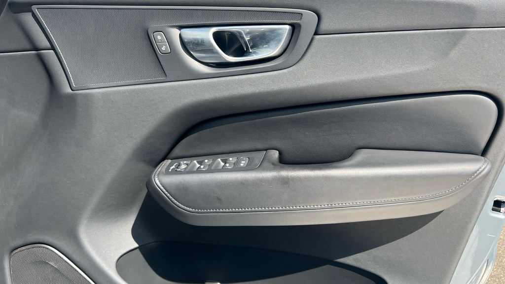 Volvo XC60 Ultimate, B5 Awd Mild Hybrid, Dark Black #33