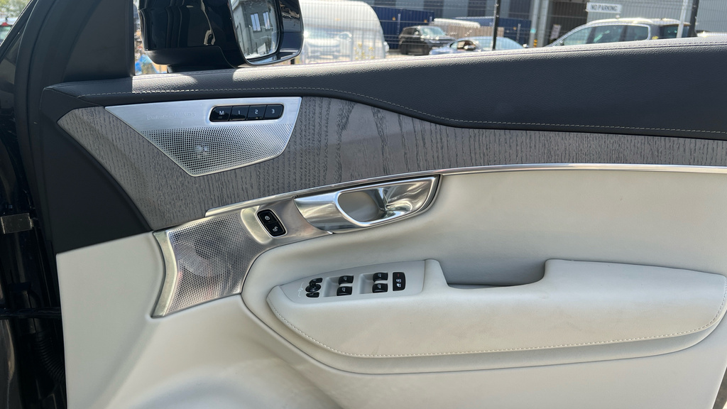 Volvo XC90 2.0H T8 Recharge 18.8Kwh Ultimate Bright 4Wd Blue #35