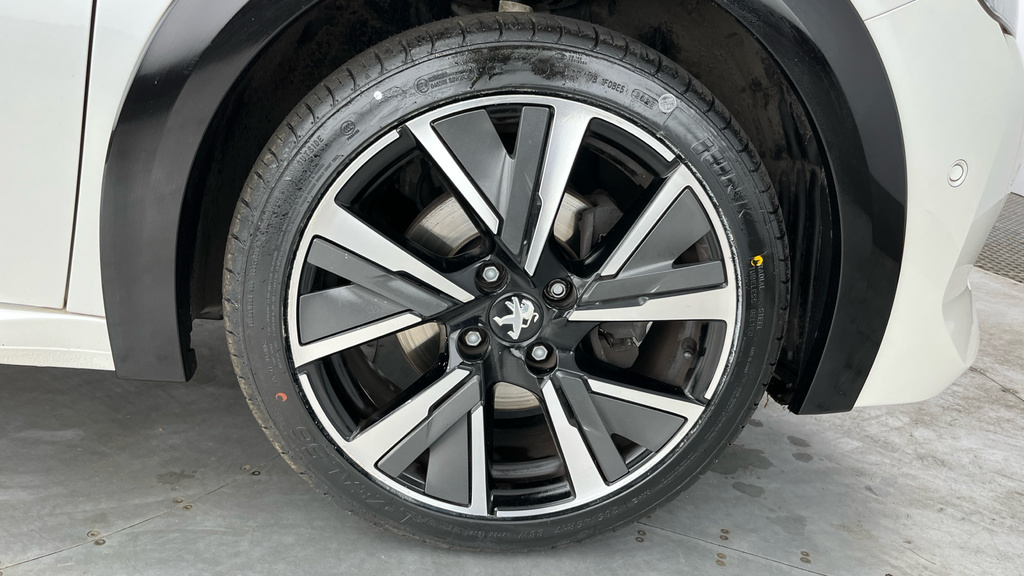 Peugeot 208 1.2 Puretech 100 Allure Premium Eat8 Grey #23