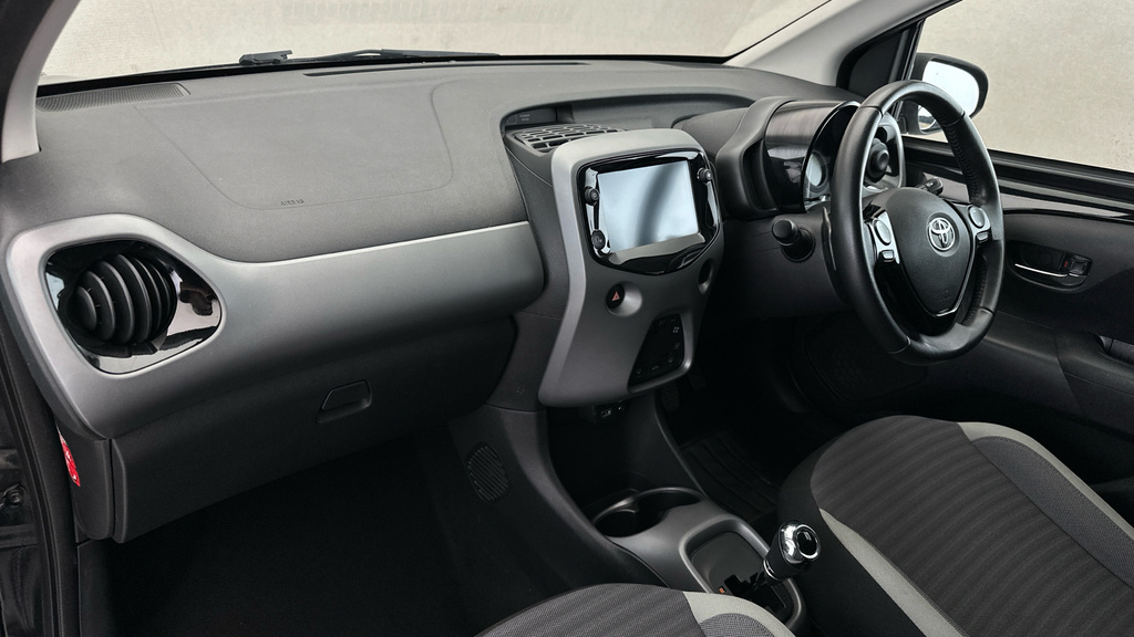 Toyota Aygo X Vvt-i X-play White #10