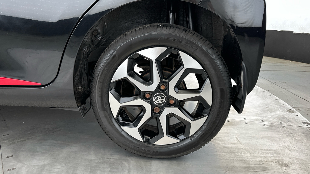 Toyota Aygo X Vvt-i X-play White #21