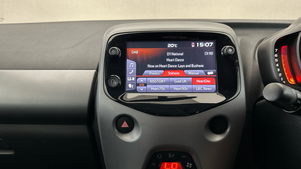 Toyota Aygo X Vvt-i X-play White #14