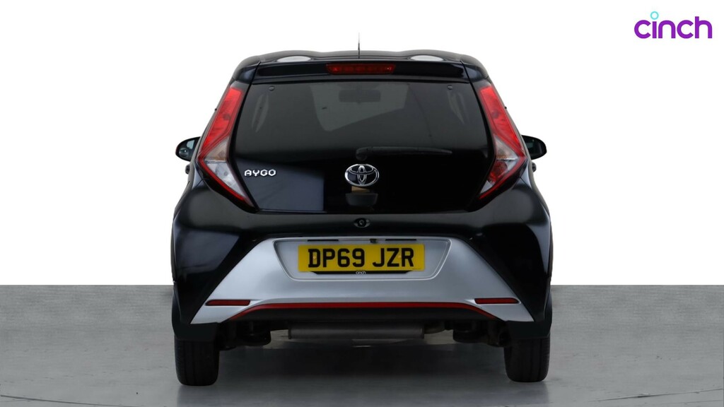 Toyota Aygo X Vvt-i X-play White #4
