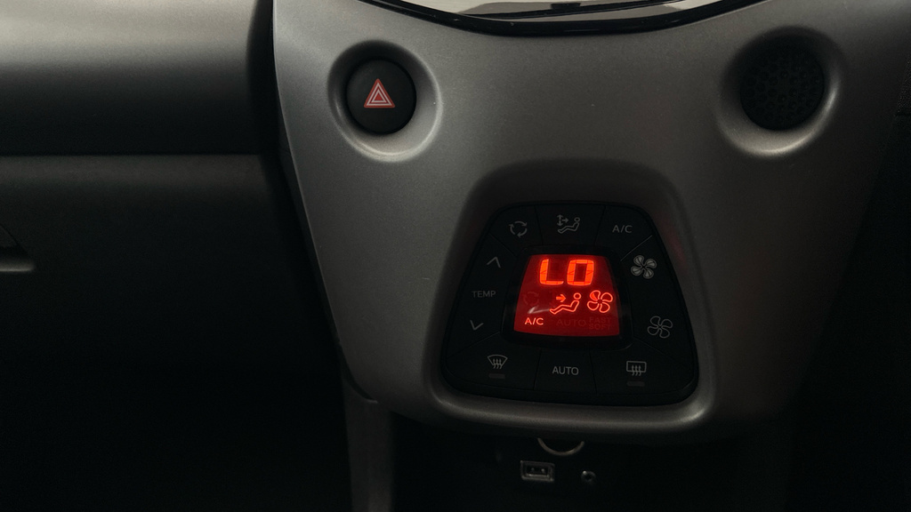 Toyota Aygo X Vvt-i X-play White #15
