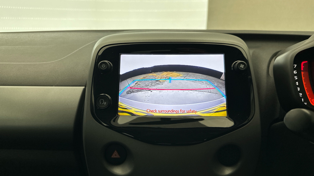Toyota Aygo X Vvt-i X-play White #13