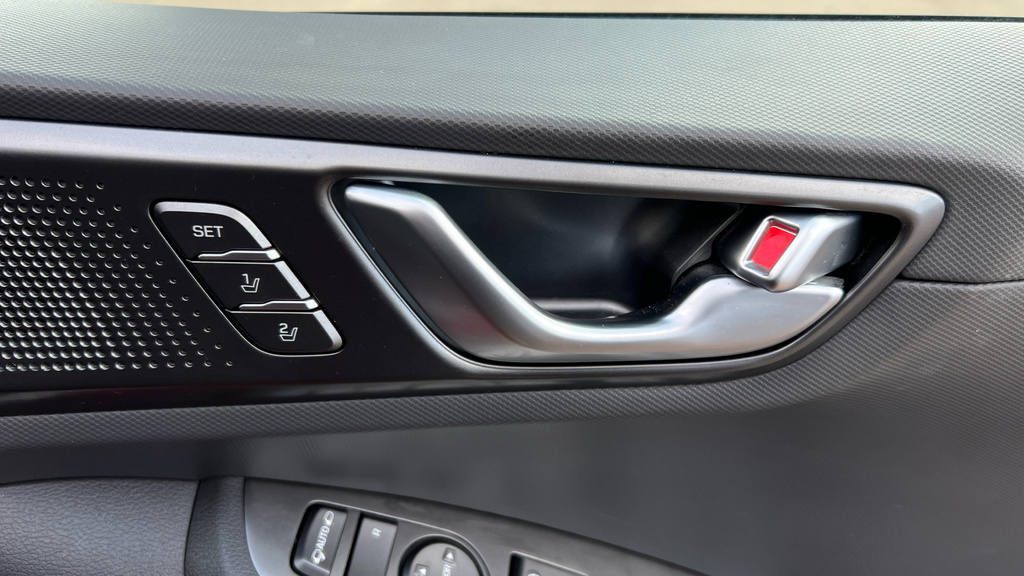 Hyundai Ioniq 1.6 Premium 140 Bhp White #38