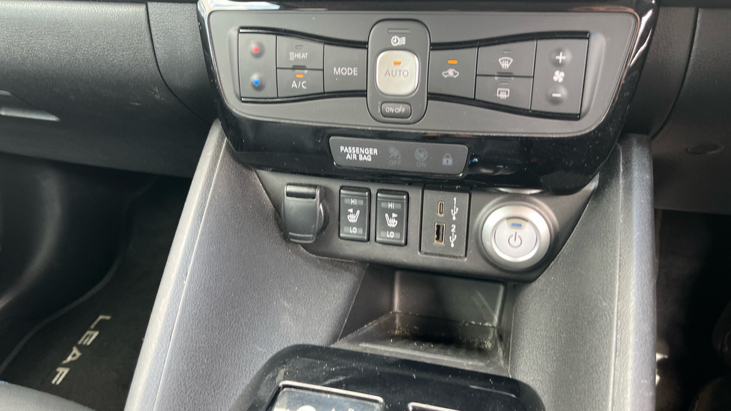 Nissan Leaf Nissan Hatchback 110Kw N-connecta 39Kwh White #34