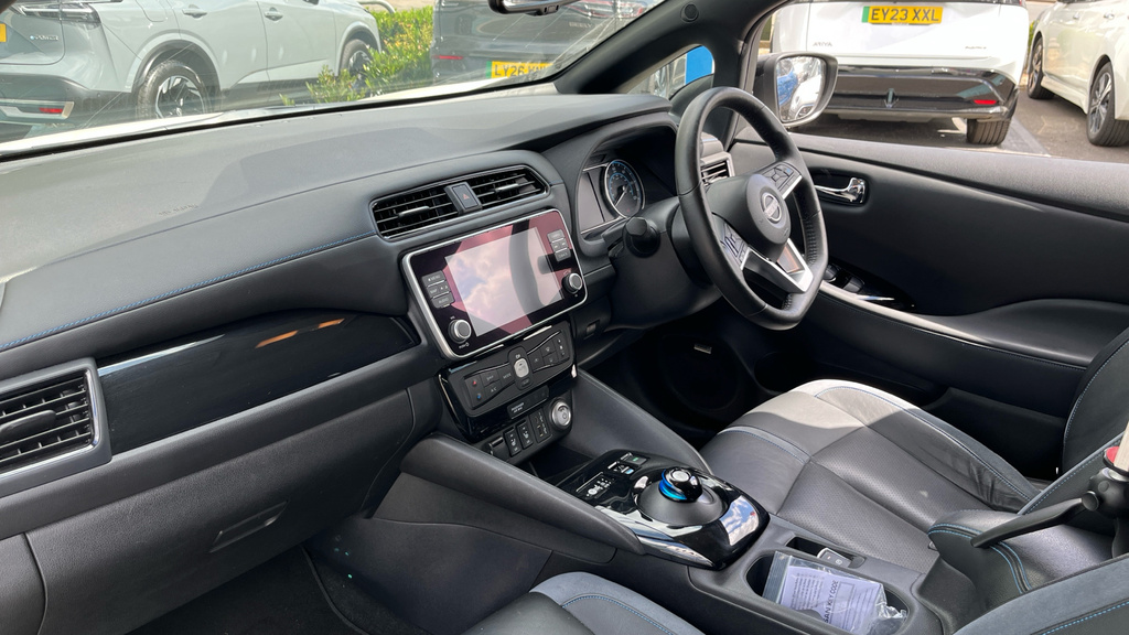 Nissan Leaf Nissan Hatchback 110Kw N-connecta 39Kwh White #9