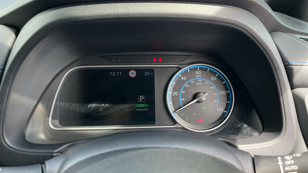 Nissan Leaf Nissan Hatchback 110Kw N-connecta 39Kwh White #12