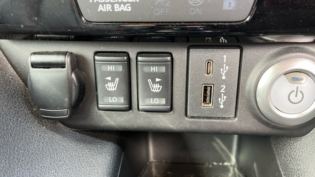 Nissan Leaf Nissan Hatchback 110Kw N-connecta 39Kwh White #48