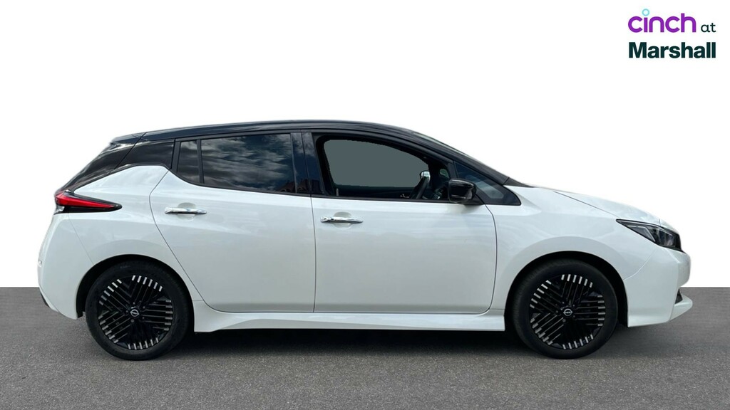 Nissan Leaf Nissan Hatchback 110Kw N-connecta 39Kwh White #1