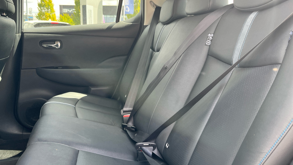Nissan Leaf Nissan Hatchback 110Kw N-connecta 39Kwh White #13