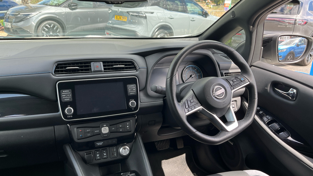 Nissan Leaf Nissan Hatchback 110Kw N-connecta 39Kwh White #10