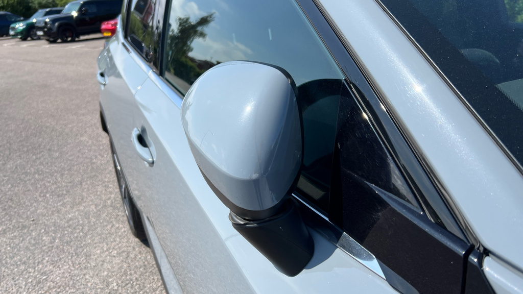 Nissan Qashqai 1.3 Dig-t Mh Acenta Premium White #3