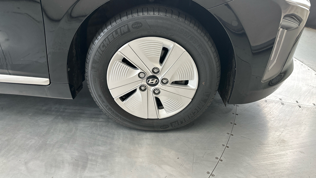 Hyundai Ioniq Premium Se Silver #24