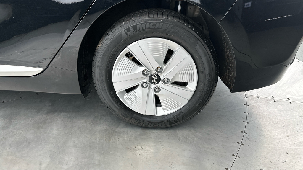 Hyundai Ioniq Premium Se Silver #22