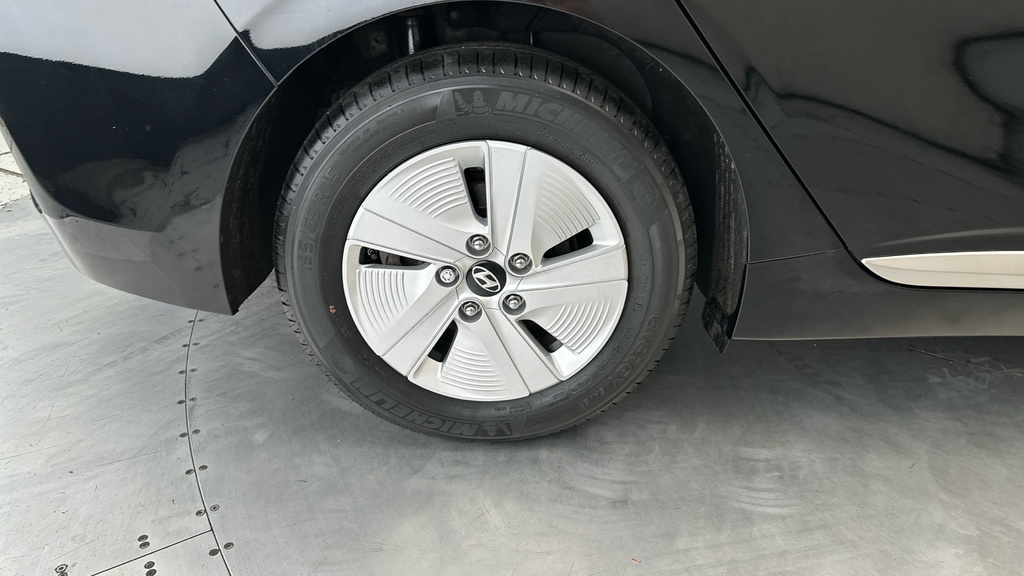 Hyundai Ioniq Premium Se Silver #23