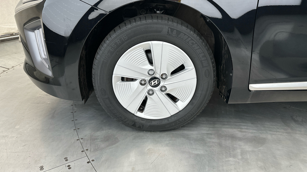 Hyundai Ioniq Premium Se Silver #21