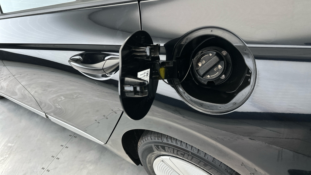 Hyundai Ioniq Premium Se Silver #25