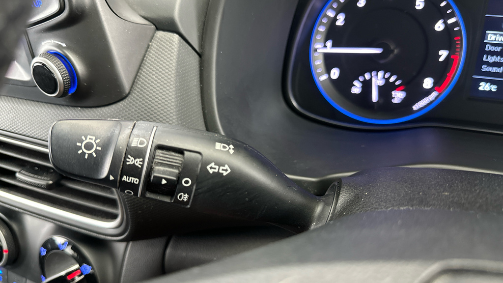 Hyundai Kona Kona Premium Se White #12