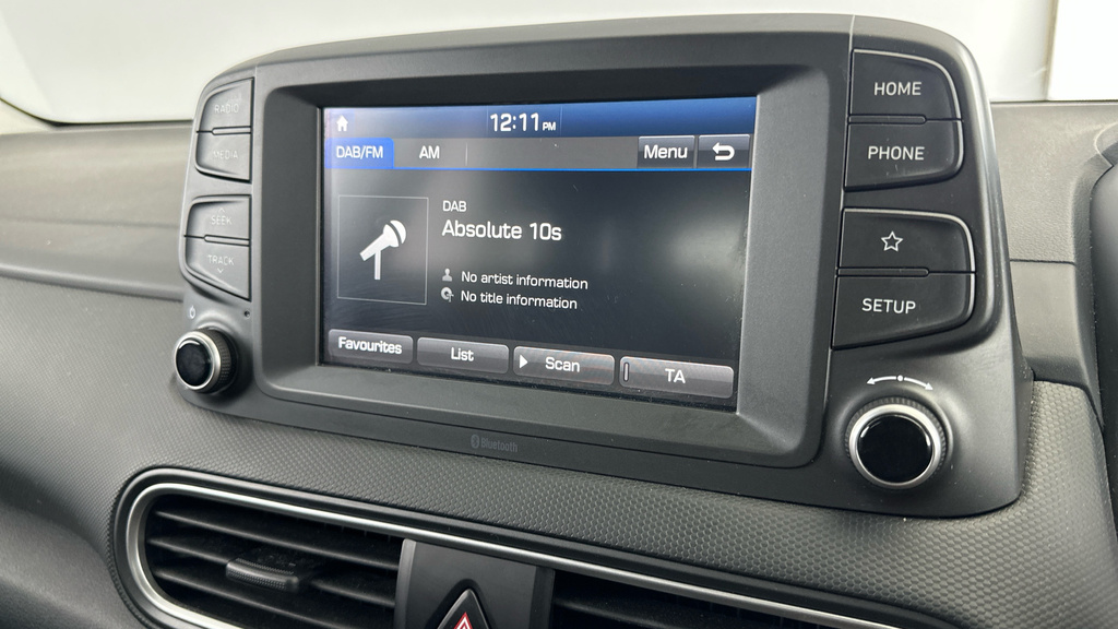Hyundai Kona Kona Premium Se White #15
