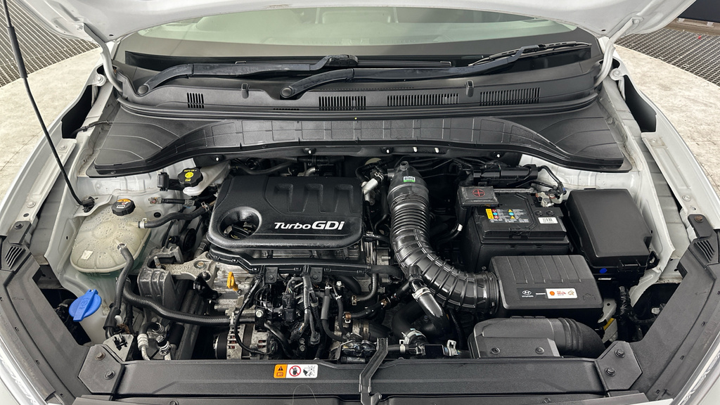 Hyundai Kona Kona Premium Se White #24