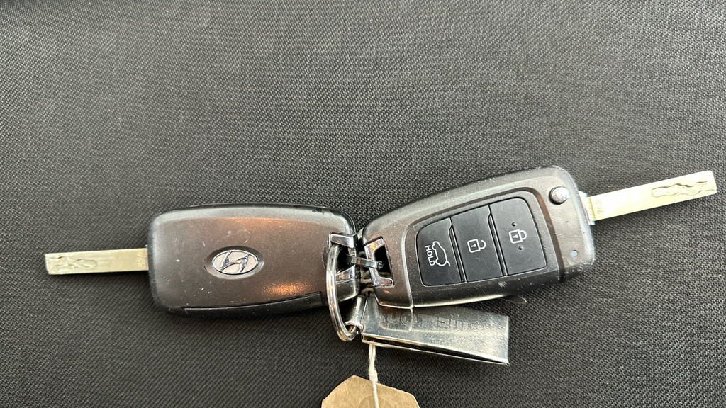 Hyundai Kona Kona Premium Se White #10