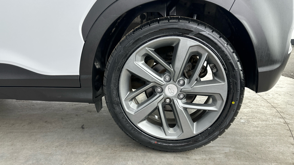 Hyundai Kona Kona Premium Se White #26
