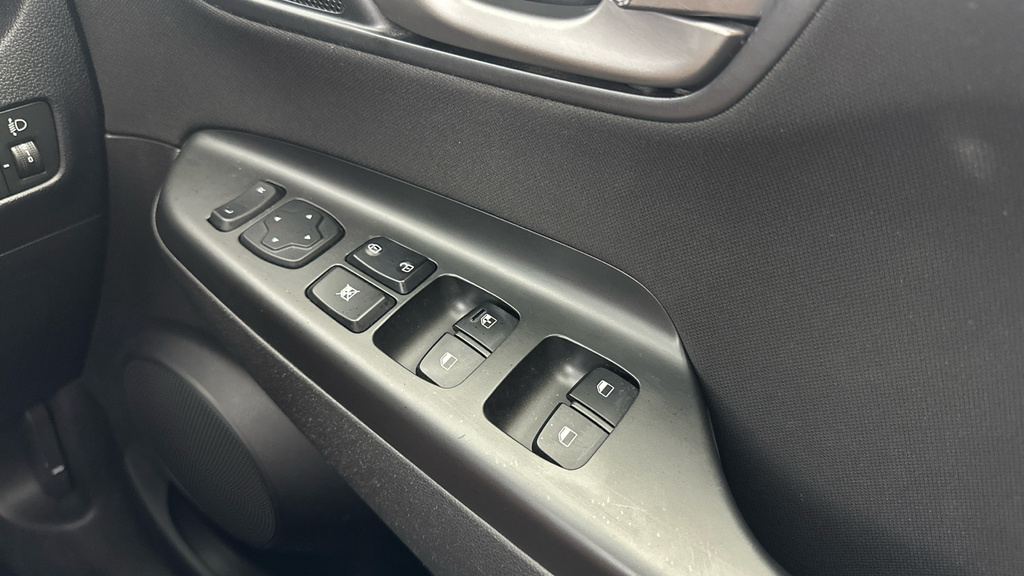 Hyundai Kona Kona Premium Se White #18
