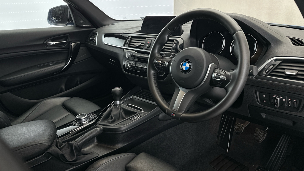BMW 1 Series 1.5 118I Se Business 134 Bhp White #10
