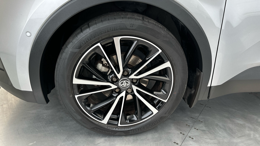 Toyota C-Hr C-hr Design Hev Cvt White #23