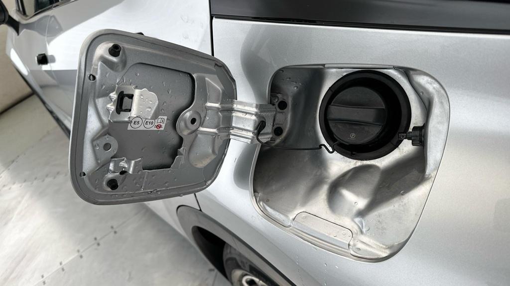 Toyota C-Hr C-hr Design Hev Cvt White #27