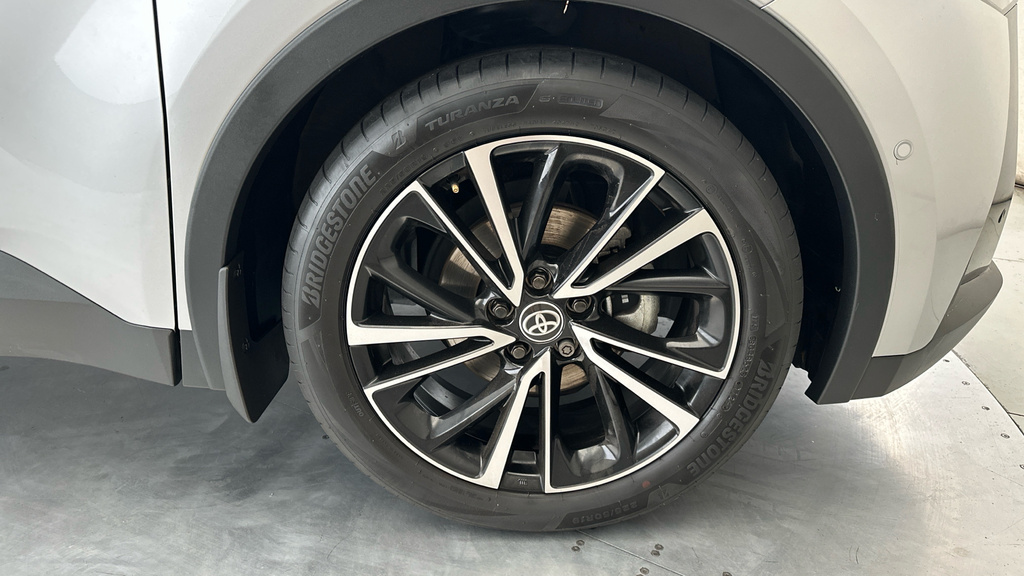 Toyota C-Hr C-hr Design Hev Cvt White #26