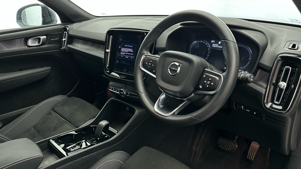 Volvo XC40 1.5H T5 Recharge 10.7Kwh Ultimate Dark Suv #12