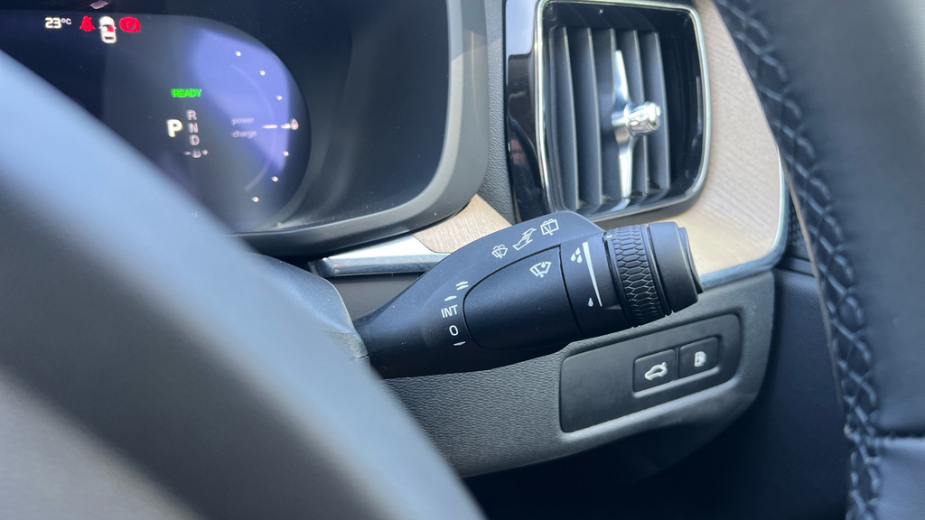 Volvo XC60 B5 247Bhp Ultra Dark Awd Mild Hybrid - B Black #32