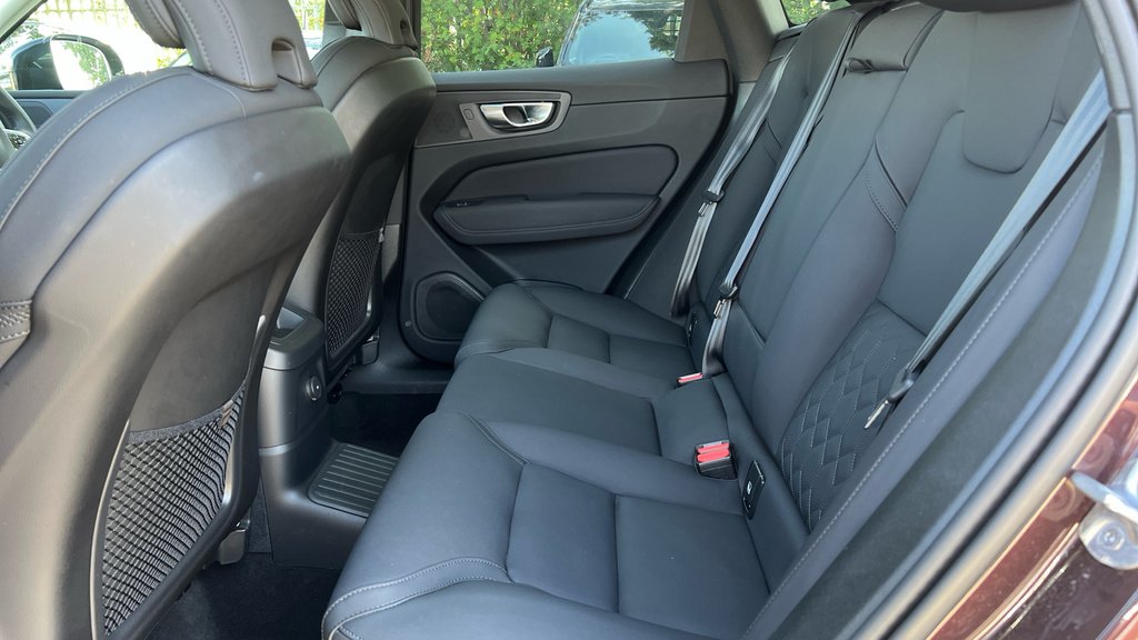 Volvo XC60 B5 247Bhp Ultra Dark Awd Mild Hybrid - B Black #18