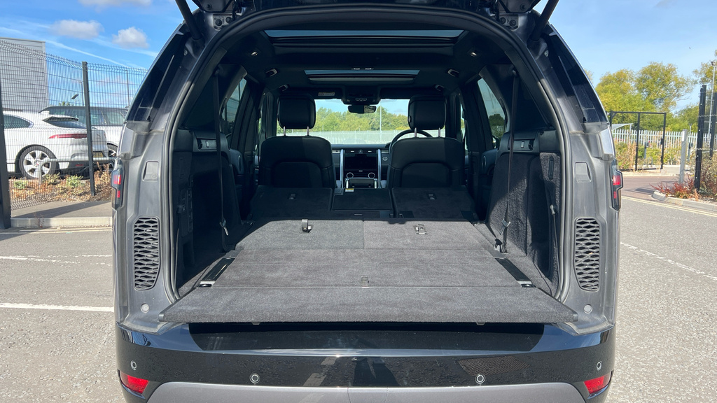 Land Rover Discovery 1.5 P300e Dynamic Se 5 Seat 2024 Black #14