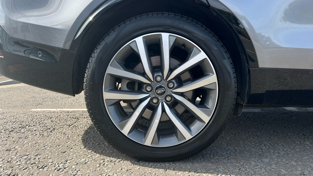 Land Rover Discovery 1.5 P300e Dynamic Se 5 Seat 2024 Black #18