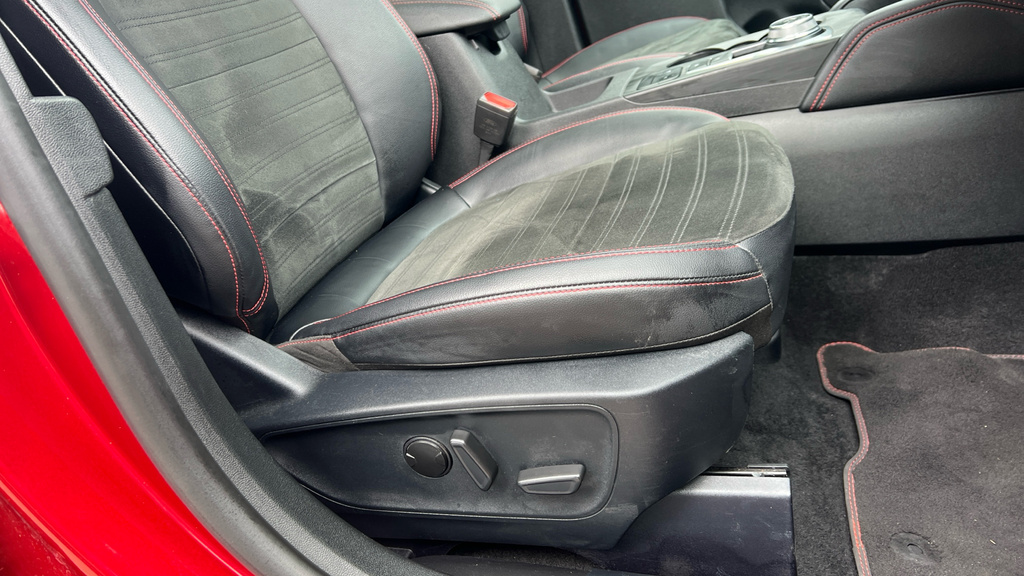 Ford Kuga 2.5H Fhev St-line X Edition Cvt In Lucid Red Red #40