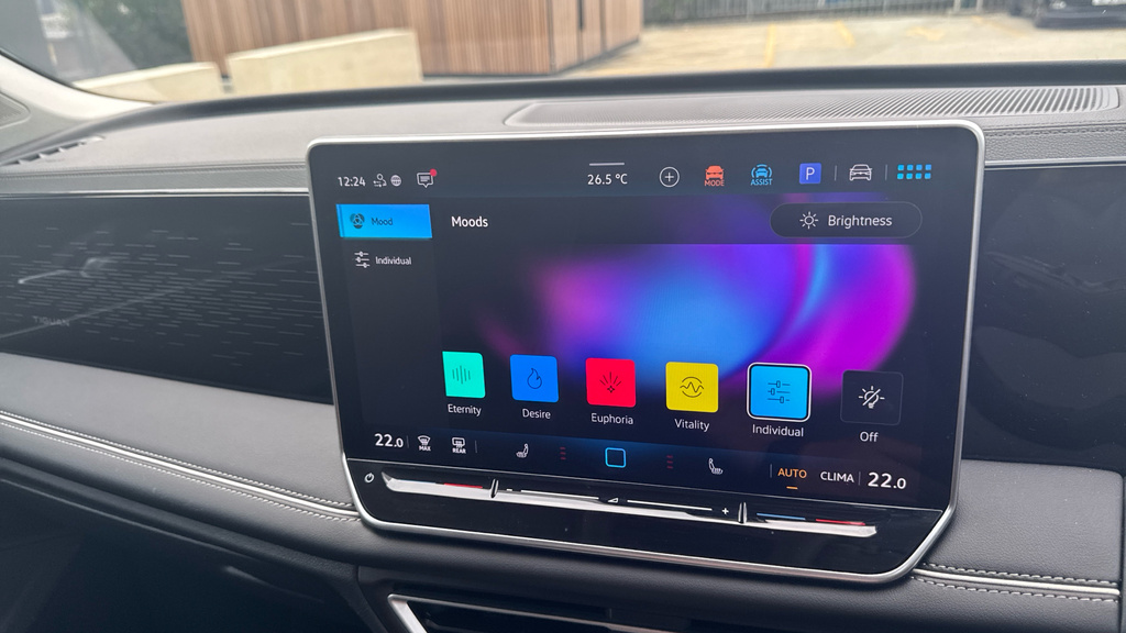 Volkswagen Tiguan 2.0 Tdi R-line Dsg #24
