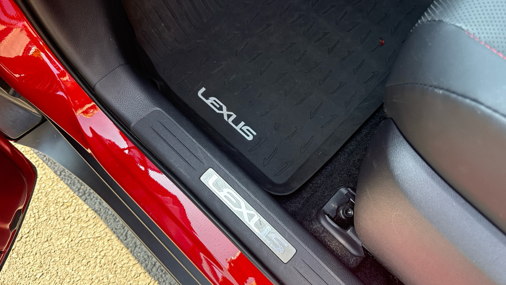 Lexus LBX 1.5 Vvt-ie Takumi Suv Hybrid E-cvt Euro Red #39