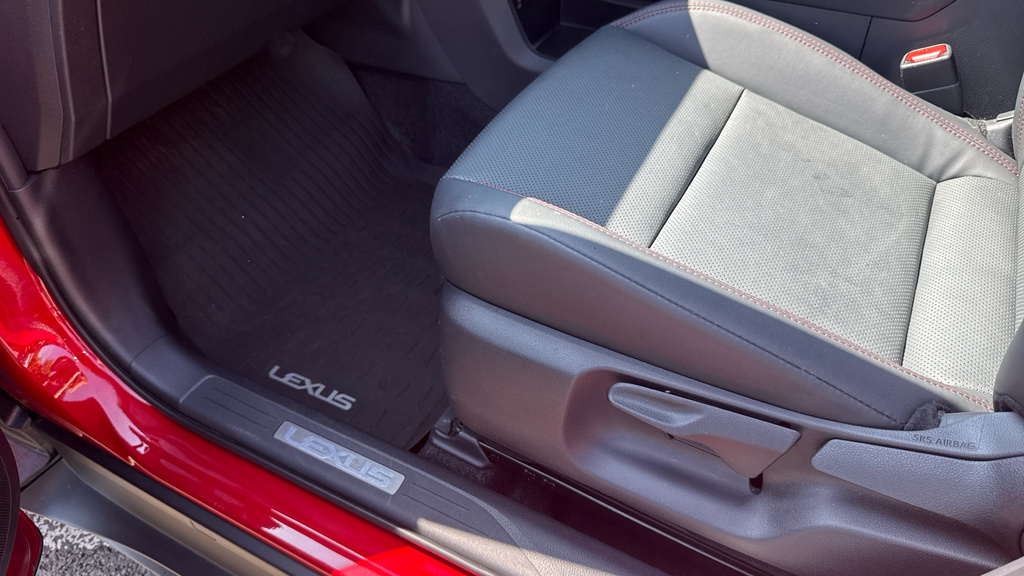 Lexus LBX 1.5 Vvt-ie Takumi Suv Hybrid E-cvt Euro Red #34