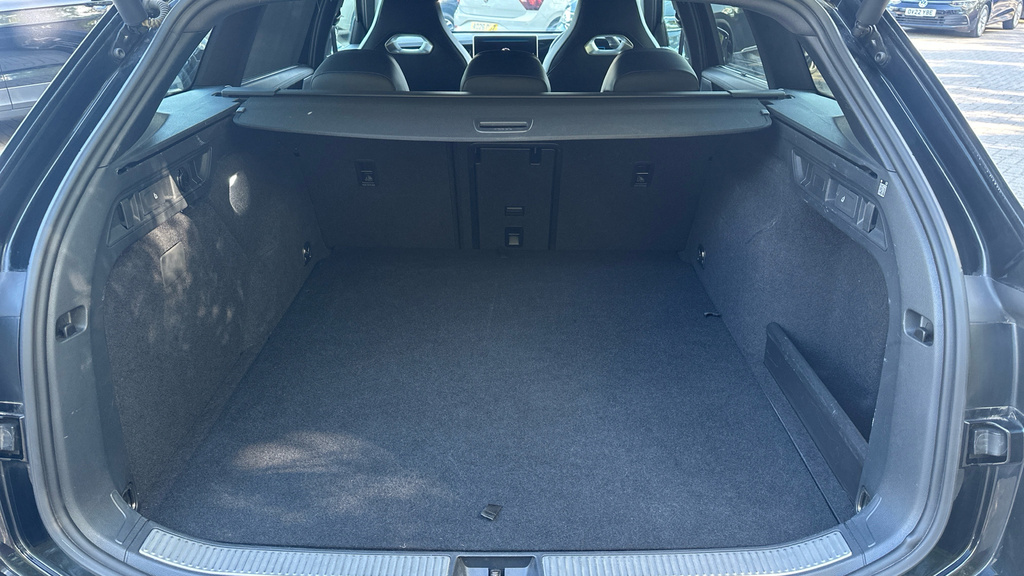 Volkswagen Passat Volkswagen Passat Estate 1.5 Tsi Ehybrid R-line Black #15