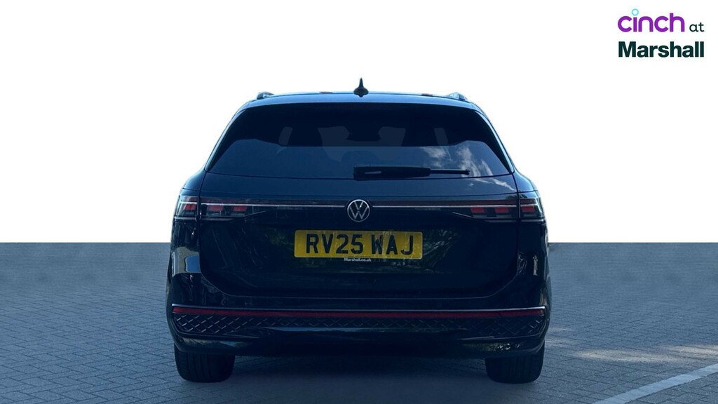 Volkswagen Passat Volkswagen Passat Estate 1.5 Tsi Ehybrid R-line Black #4