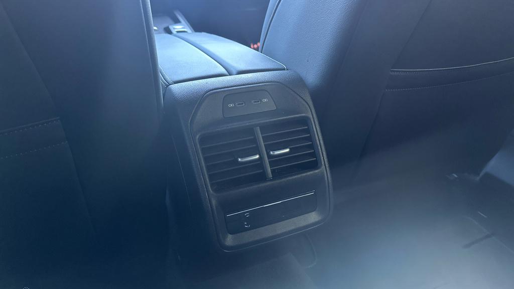 Volkswagen Passat Volkswagen Passat Estate 1.5 Tsi Ehybrid R-line Black #21