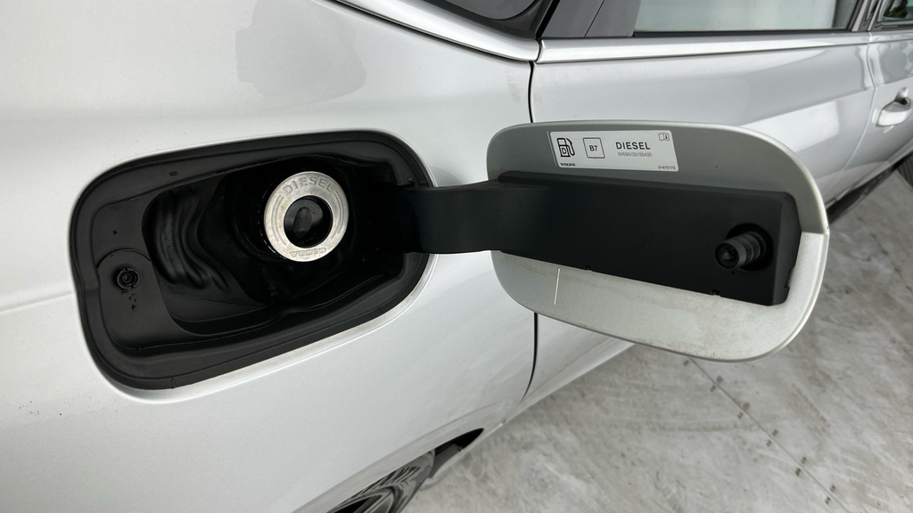 Volvo S90 Volvo Saloon 2.0 D4 Momentum Geartronic Grey #31