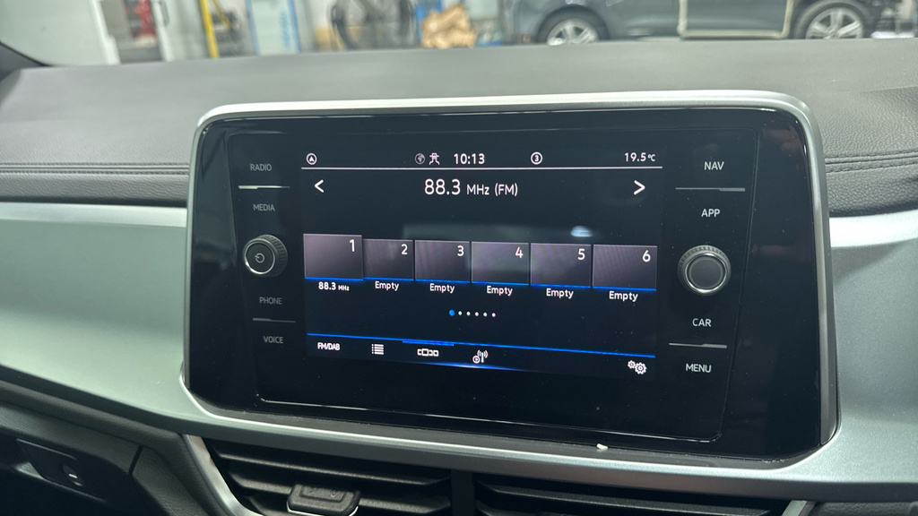 Volkswagen T-Roc 1.5 Tsi R-line Dsg Black #26