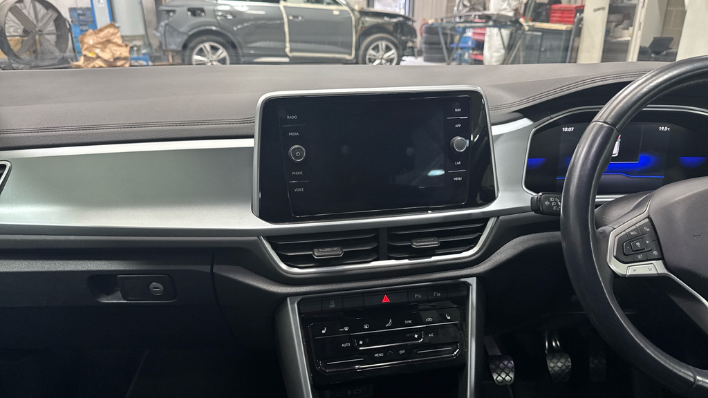 Volkswagen T-Roc 1.5 Tsi R-line Dsg Black #12