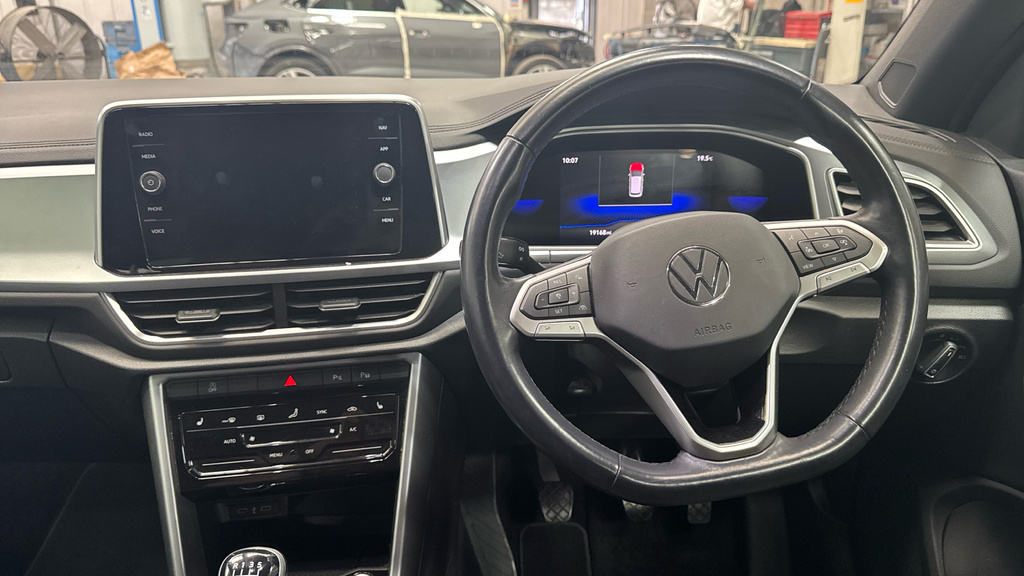 Volkswagen T-Roc 1.5 Tsi R-line Dsg Black #29